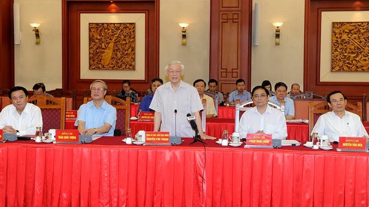 Бывшие руководители Вьетнама высказали мнения по проекту политического доклада - ảnh 1