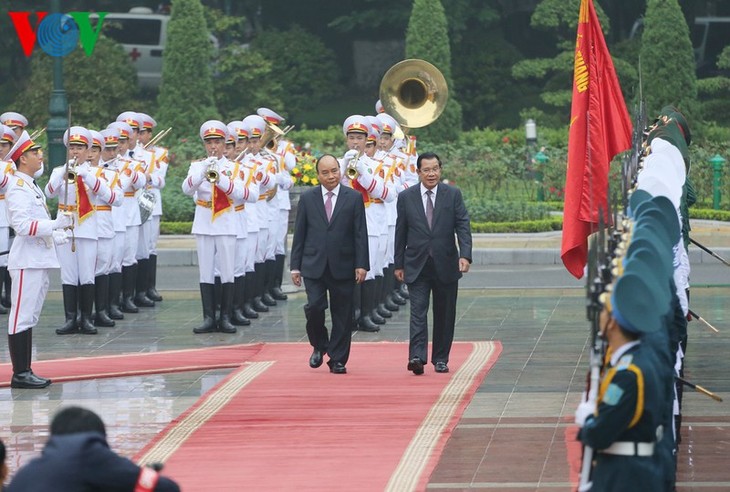 Премьер-министр Камбоджи начал официальный визит во Вьетнам - ảnh 1