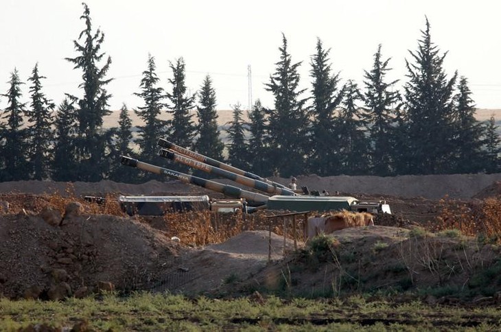 Турция открыла артиллерийский огонь по позициям курдов на границе с Сирией - ảnh 1