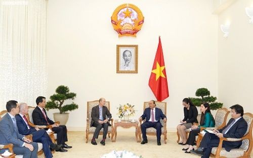 Премьер Вьетнама Нгуен Суан Фук принял иностранных инвесторов - ảnh 1