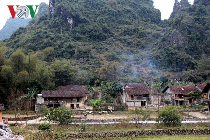 Развитие хоумстей-туризма в каменной деревне Кхуойки - ảnh 1