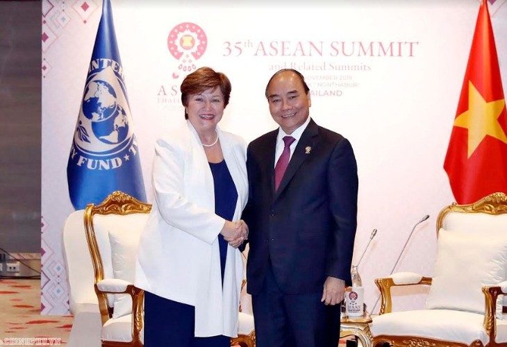Премьер Вьетнама провел встречи на полях 35-го саммита АСЕАН - ảnh 3