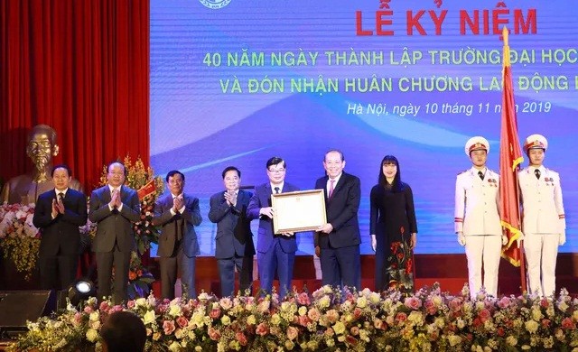 Развитие Ханойского юридического университета как ведущего центра подготовки юристов во Вьетнаме - ảnh 1
