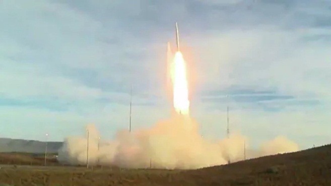 В США испытали запрещенную договором РСМД баллистическую ракету - ảnh 1