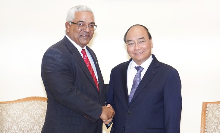 Премьер-министр Вьетнама принял министра юстиции Кубы - ảnh 1