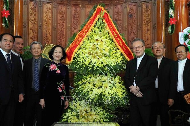 Руководители Вьетнама поздравили верующих с наступающим Рождеством - ảnh 2
