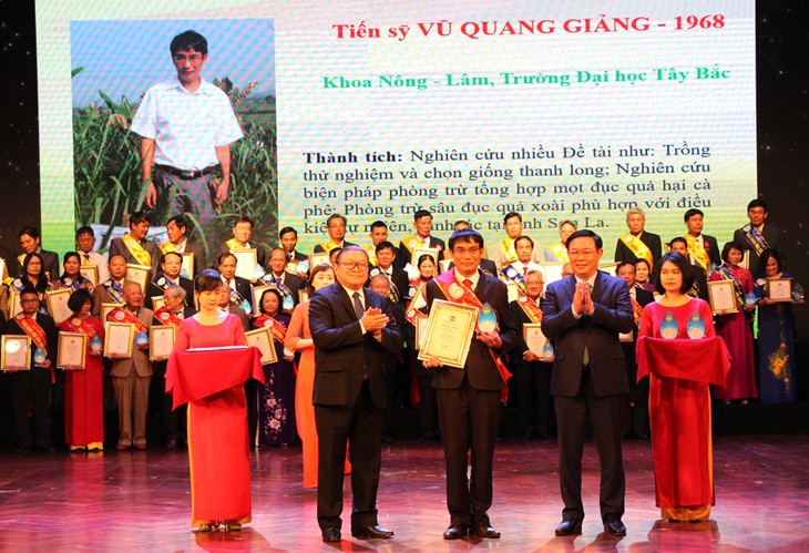 Во Вьетнаме названы лучшие учёные в пользу крестьян 2019 года - ảnh 1