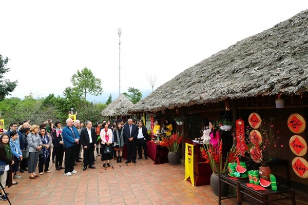 Дипломаты познакомились с традиционным Новым годом по лунному календарю во Вьетнаме - ảnh 1
