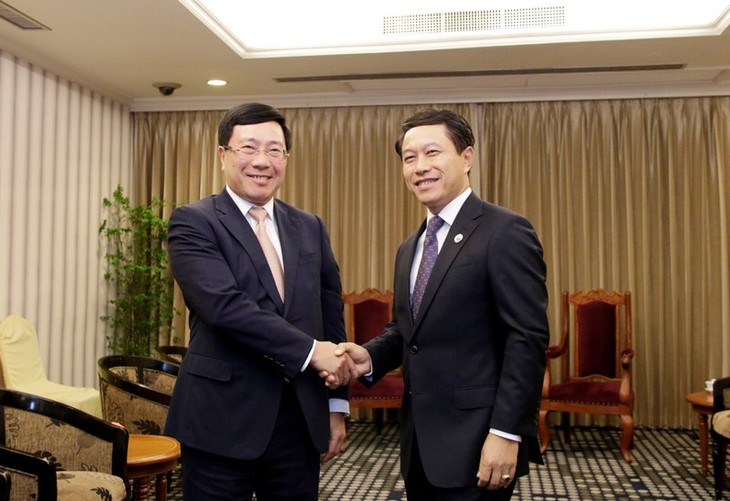 Фам Бинь Минь встретился с главами МИД Китая и Лаоса - ảnh 2