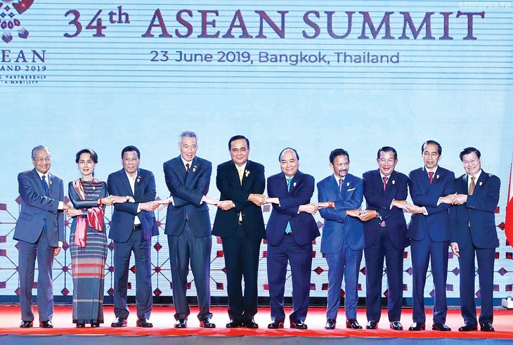 Лидеры Индонезии и Таиланда примут участие в двух специальных совещаниях АСЕАН по COVID-19 - ảnh 1