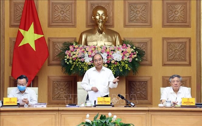 Премьер Вьетнама провёл заседание подкомисии по социально-экономическим вопросам - ảnh 1