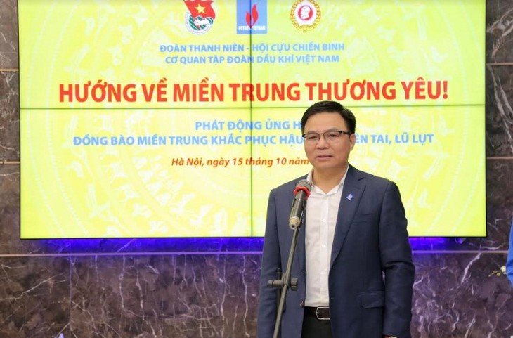 ПетроВьетнам выделило около 5 млрд донгов пострадавшим от наводнений в Центральном Вьетнаме - ảnh 1