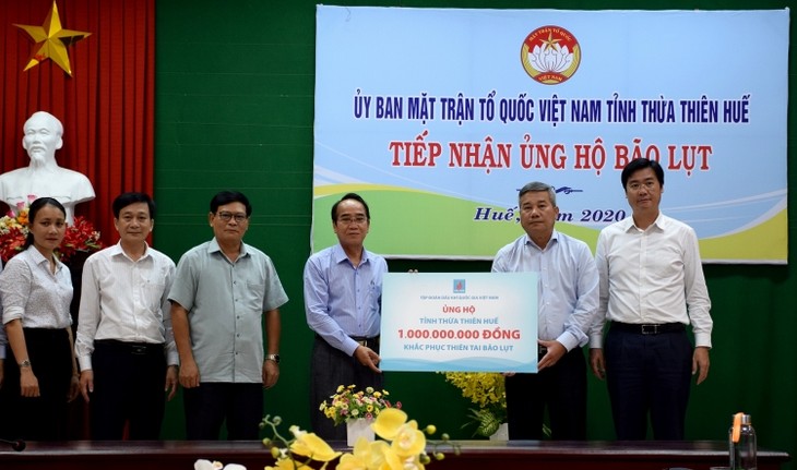 ПетроВьетнам продолжает помогать пострадавшим от наводнений в Центральном Вьетнаме - ảnh 2