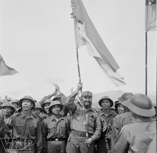 Fidel Castro aux côtés des Vietnamiens pendant la guerre    - ảnh 1