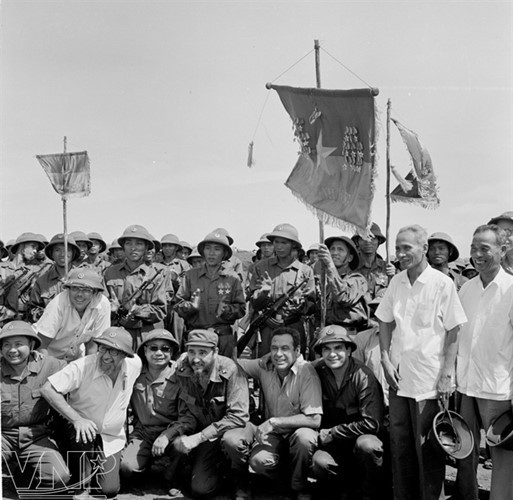 Fidel Castro aux côtés des Vietnamiens pendant la guerre    - ảnh 4