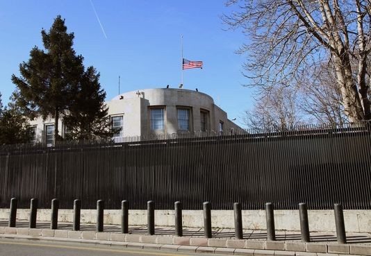 Les Etats-Unis et l’Iran ferment leur ambassade et consulats en Turquie - ảnh 1