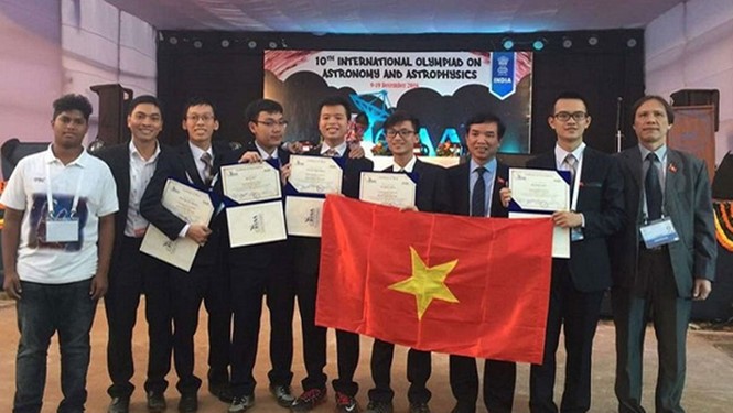 Elèves vietnamiens primés aux olympiades internationales d’astronomie  - ảnh 1