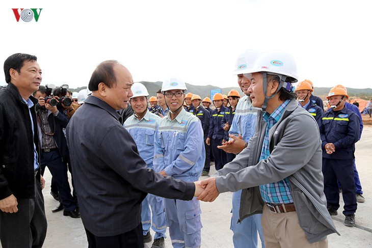 Nguyen Xuan Phuc: Quang Ninh doit être une locomotive économique du pays  - ảnh 2