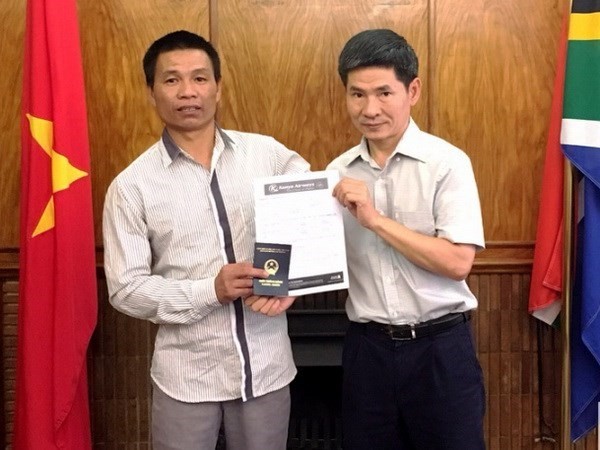 L’ambassade du Vietnam en Afrique du Sud aide un marin vietnamien  - ảnh 1