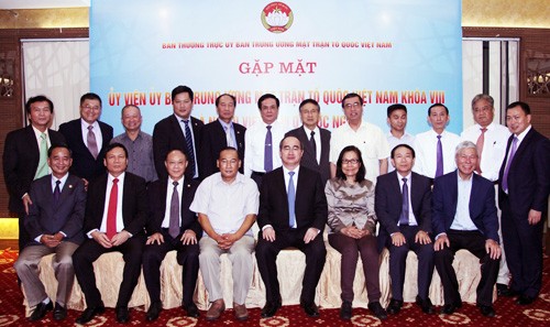 Nguyen Thien Nhan rencontre des membres du FPV résidant à l’étranger - ảnh 1