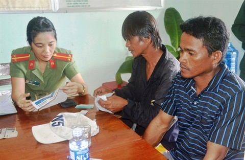 Phu Yen: Sauvetage de deux pêcheurs philippins  - ảnh 1