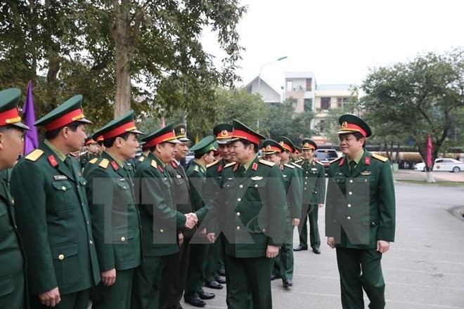 Ngo Xuan Lich rend visite à la division 341 - quatrième zone militaire - ảnh 1