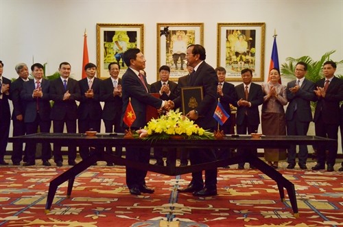 Renforcer la coopération Vietnam-Cambodge dans divers domaines - ảnh 1