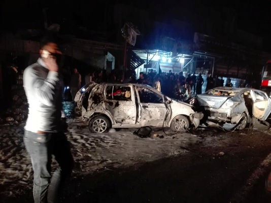 Irak : au moins 15 morts dans un attentat à la voiture piégée à Bagdad - ảnh 1
