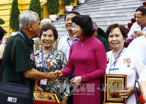 Dang Thi Ngoc Thinh reçoit les personnes méritantes de Tien Giang - ảnh 1