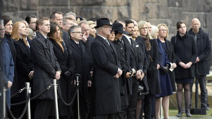 La Suède rend hommage aux victimes de l'attentat de Stockholm - ảnh 1