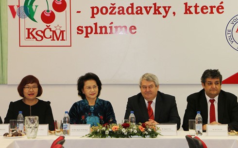 Renforcer la coopération entre le Parti communiste de Bohême et Moravie et le PCV - ảnh 1