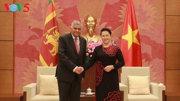 Les dirigeants vietnamiens reçoivent le Premier ministre Sri Lankais - ảnh 3