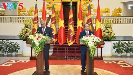 Le Premier ministre srilankais termine sa visite au Vietnam - ảnh 1