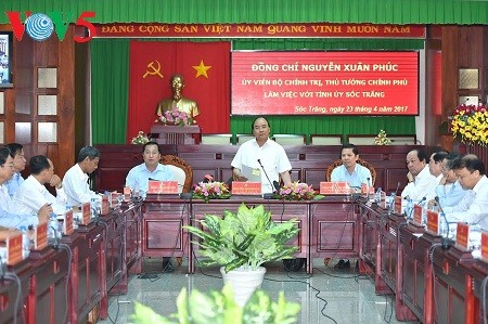 Nguyen Xuan Phuc: Soc Trang doit produire davantage du riz de qualité - ảnh 1