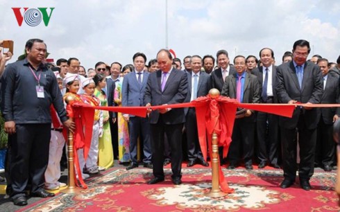 Inauguration du pont d’amitié Chrey Thom-Long Binh - ảnh 1