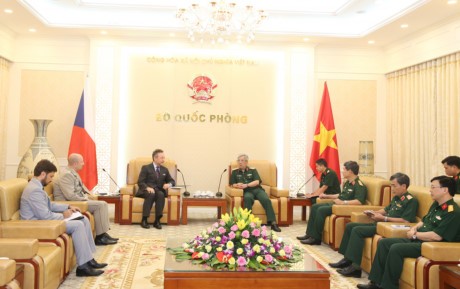 Dynamiser la coopération défensive Vietnam-République Tchèque - ảnh 1