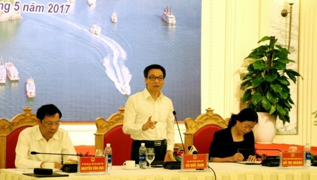 Vu Duc Dam à Quang Ninh pour parler du développement de l’éducation et de la santé  - ảnh 1