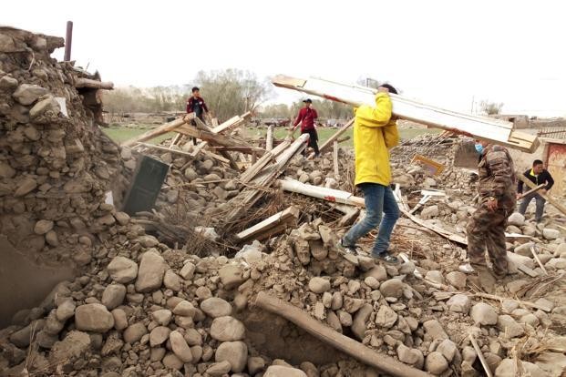 Iran : deux morts et 377 blessés dans un fort séisme - ảnh 1
