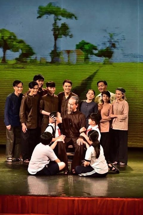 «Traces d’antan», une nouvelle pièce de théâtre consacrée au président Ho Chi Minh - ảnh 3