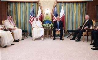 Crise dans le Golfe : Trump évoque une possible rencontre avec les pays concernés - ảnh 1