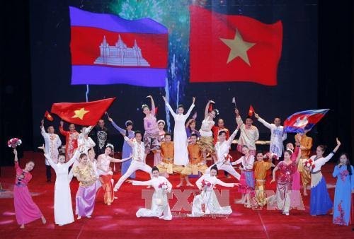 Vietnam-Cambodge : 50 ans de relations diplomatiques - ảnh 1