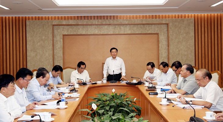 Vuong Dinh Hue demande d’accélérer le décaissement des investissements publics - ảnh 1