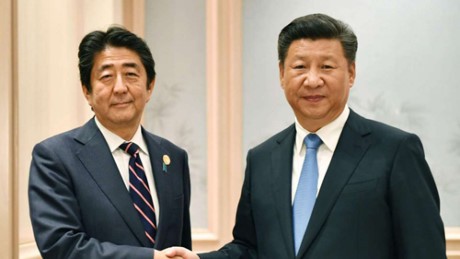 Rencontre entre Xi Jinping et Shinzo Abe lors du G20 - ảnh 1