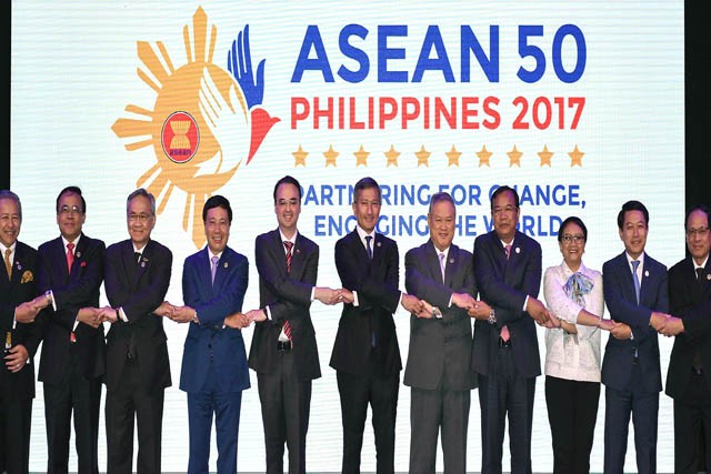 L’ASEAN et les 10 pays interlocuteurs adoptent plusieurs orientations de coopération - ảnh 1
