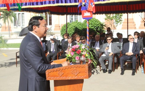 Célébration du 50e anniversaire de l’ASEAN au Cambodge et au Laos - ảnh 1