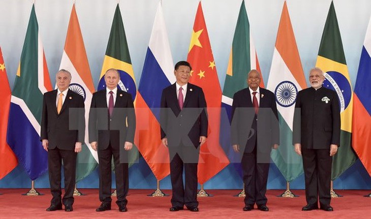 Sommet des BRICS : la Chine tente de maintenir le groupe des nouvelles économies à flot - ảnh 1