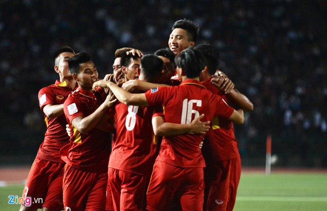 Coupe d’Asie 2019: l’équipe vietnamienne vainc celle cambodgienne - ảnh 1