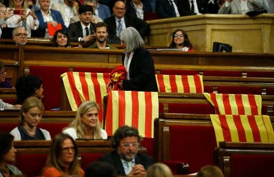 Le Parlement catalan adopte la loi prévoyant un référendum d’autodétermination - ảnh 1