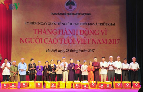 La journée internationale des personnes âgées fêtée au Vietnam - ảnh 1