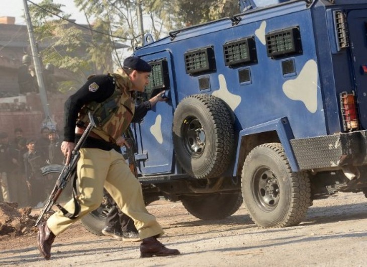 Pakistan: au moins neuf morts dans une attaque des talibans contre une école - ảnh 1